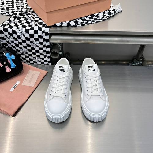 Picture of Miu Miu Shoes Women _SKUfw129818498fw